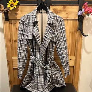 Solitaire Women's Plaid Wrap Jacket - Black and White